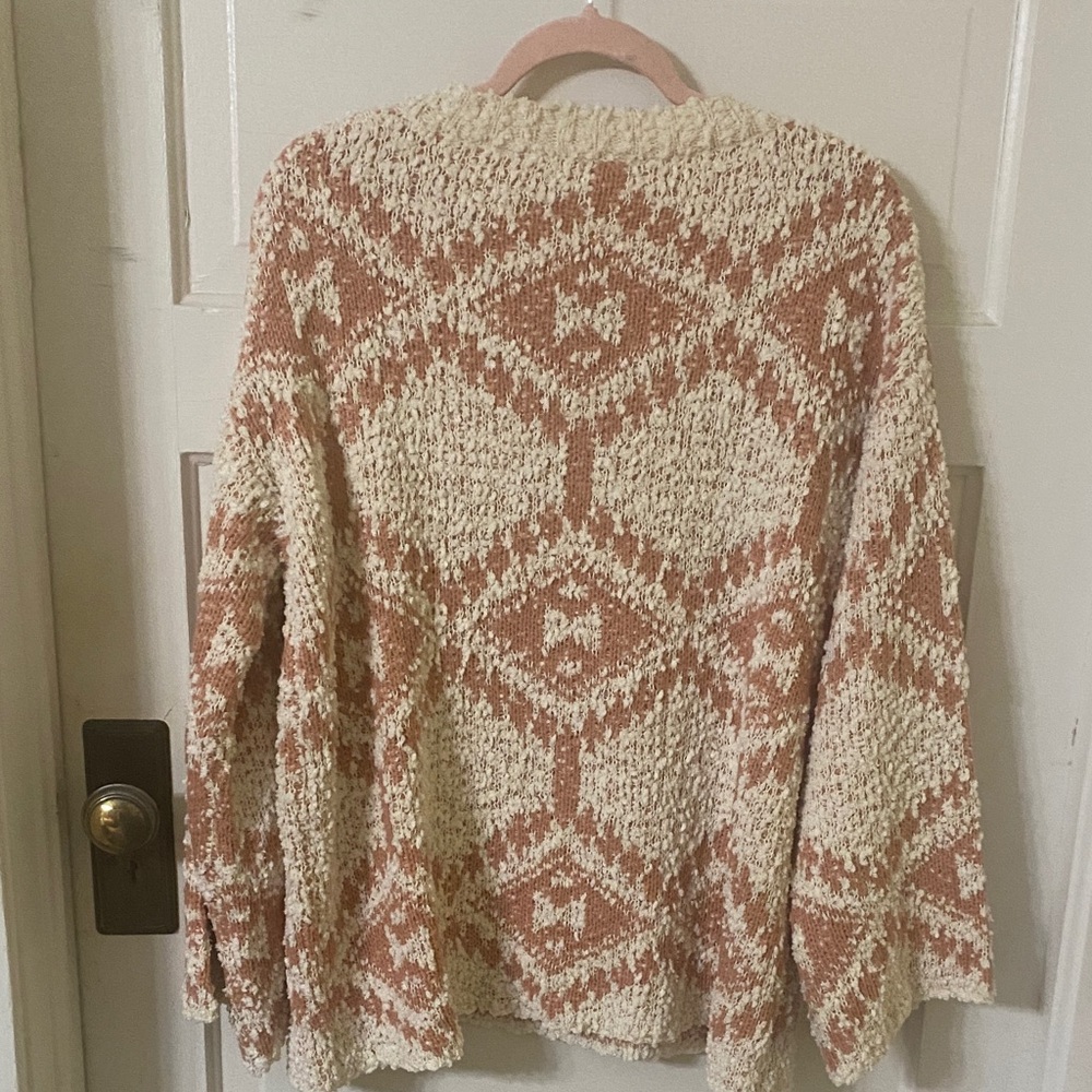 POL V-Neck Sweater - Cream and Peach Oversized will fit up to a large. - Picture 9 of 12